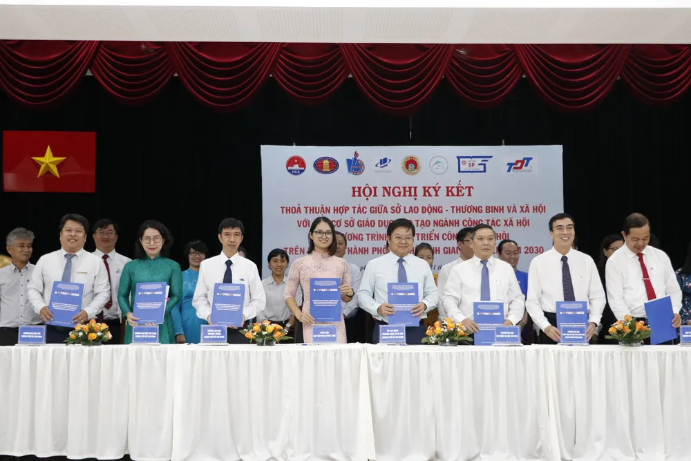 Sở LĐTB-XH TPHCM cùng các đơn vị ký kết hợp tác