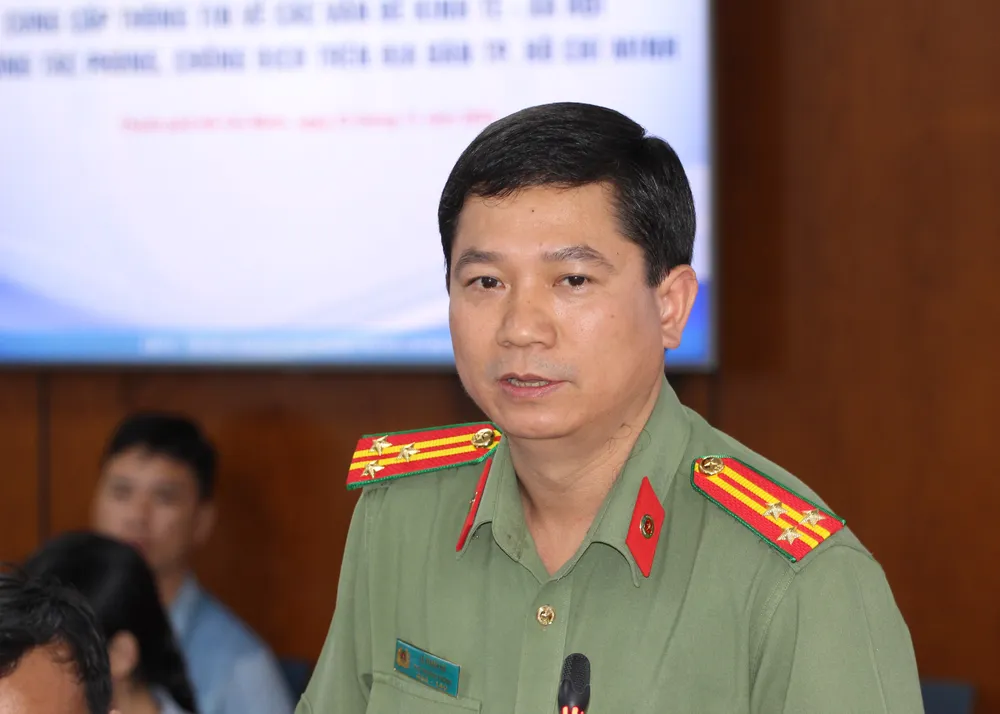 Thượng tá Lê Mạnh Hà thông tin tại họp báo