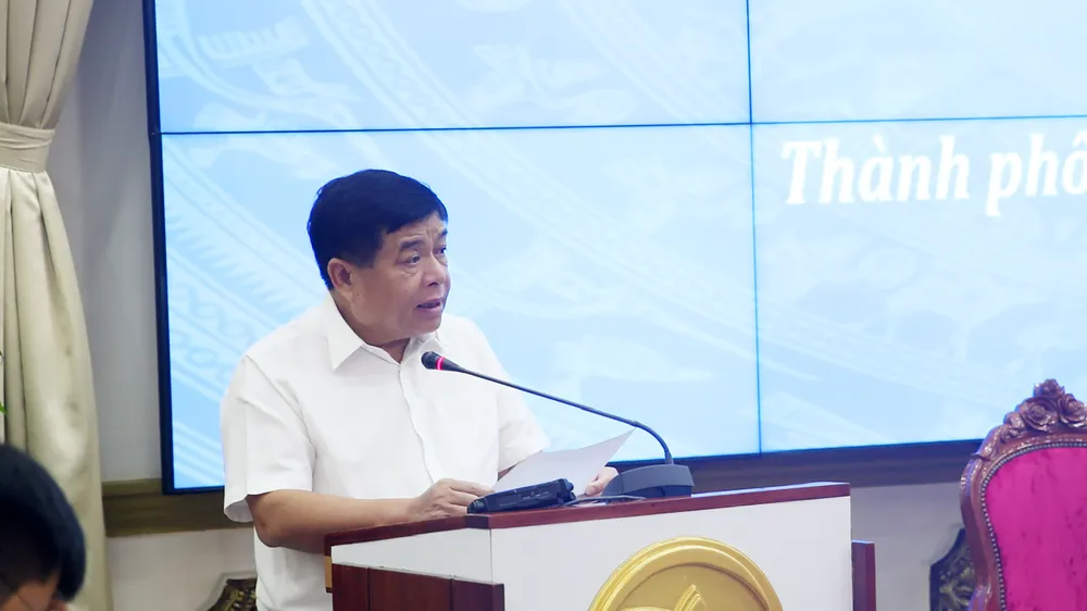 Bộ trưởng Bộ KH-ĐT Nguyễn Chí Dũng báo cáo tại hội nghị Bộ trưởng Bộ KH-ĐT Nguyễn Chí Dũng báo cáo tại hội nghị