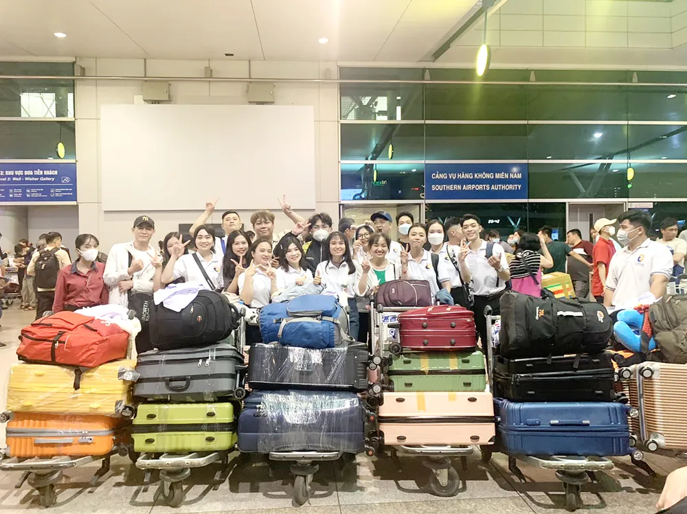 Người lao động lên đường đi làm việc ở nước ngoài hoat-dong-xuat-khau-nam-2023-duoc-du-bao-co-nhieu-khoi-sac-5825.jpg