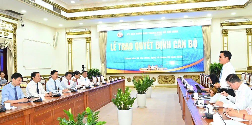 Đồng chí Bùi Xuân Cường phát biểu chúc mừng, giao nhiệm vụ. Ảnh: VIỆT DŨNG Đồng chí Bùi Xuân Cường phát biểu chúc mừng, giao nhiệm vụ. Ảnh: VIỆT DŨNG