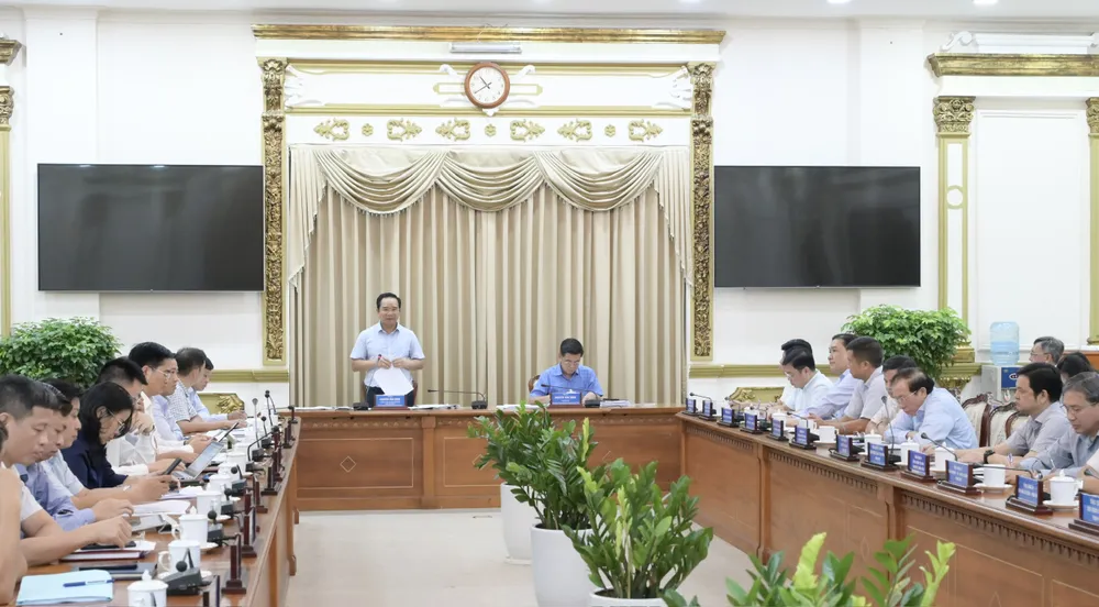 Quang cảnh buổi làm việc. Ảnh: VIỆT DŨNG 8e114319f060453e1c71.jpg