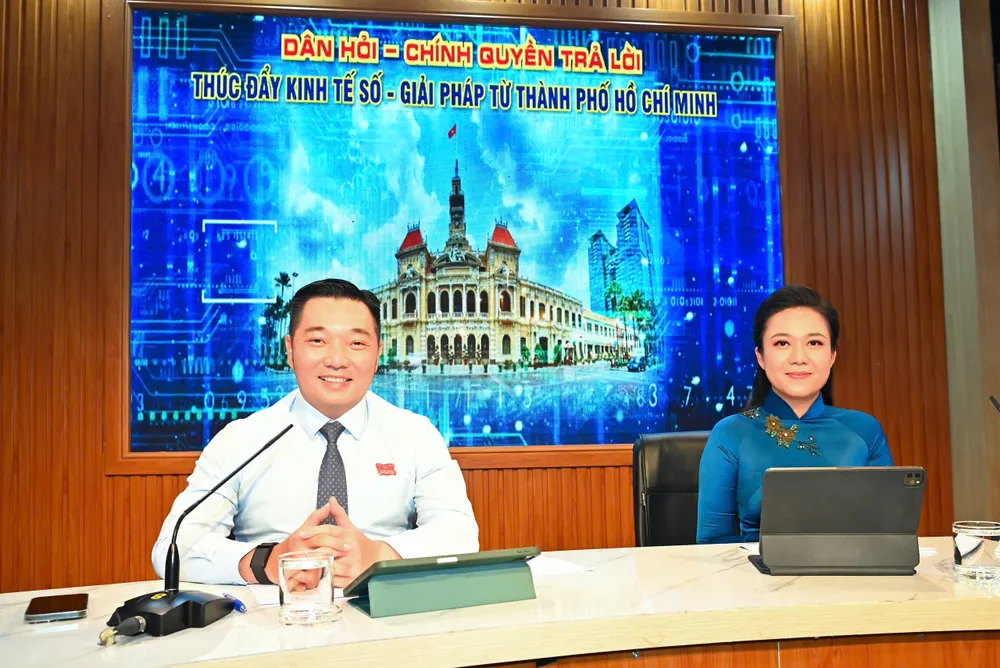Trưởng Ban Kinh tế - Ngân sách HĐND TPHCM Lê Trương Hải Hiếu điều hành chương trình. Ảnh: VIỆT DŨNG z6610003865601_273f1411614a8f0b06be4999d1adcacb.jpg