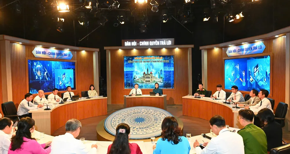 Quang cảnh chương trình. Ảnh: VIỆT DŨNG z6610003901265_bcd0fa092502cd9a780b0babbdb3fe01.jpg