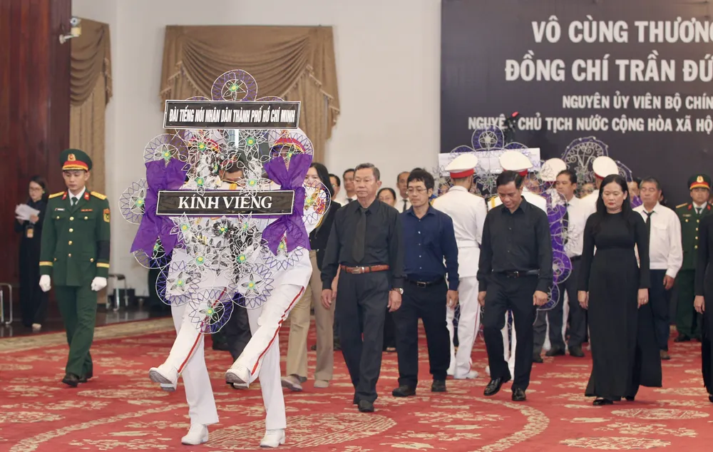 Đoàn Đài tiếng nói Nhân dân TPHCM viếng đồng chí Trần Đức Lương. Ảnh: DŨNG PHƯƠNG 4.jpg