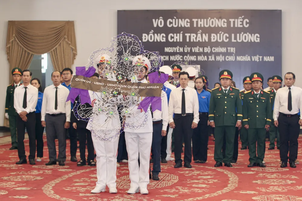 Đoàn quận Phú Nhuận viếng đồng chí Trần Đức Lương. Ảnh: DŨNG PHƯƠNG 6.jpg