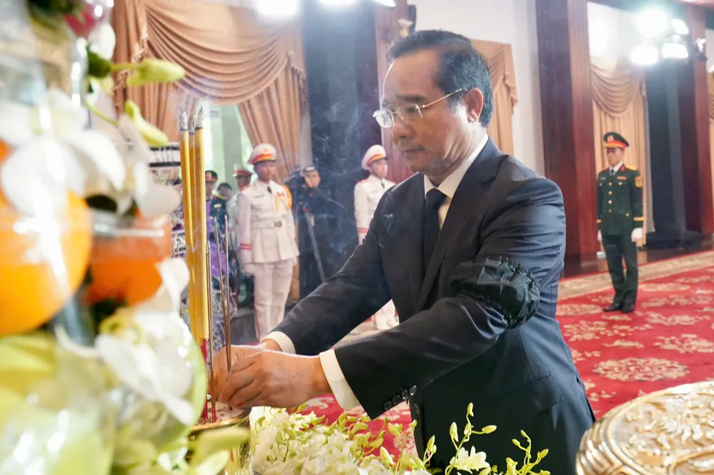 Nguyen Van Duoc 동지가 방문했습니다. Đoàn UBND TPHMC 3.jpg
