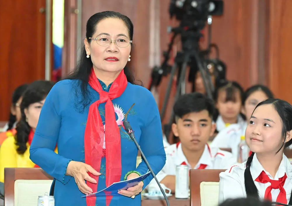 Đồng chí Nguyễn Thị Lệ phát biểu tại chương trình. Ảnh: VIỆT DŨNG z6654311516219_d6fb7aee96302f1a50916527f008869a.jpg