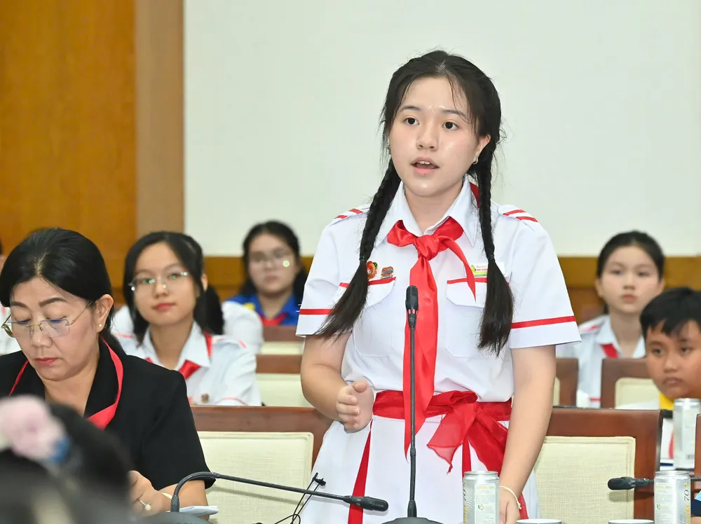 Thiếu nhi nêu ý kiến tại chương trình. Ảnh: VIỆT DŨNG z6654311548157_abe9d5a22d26d8f69ef86faf53ccb932.jpg