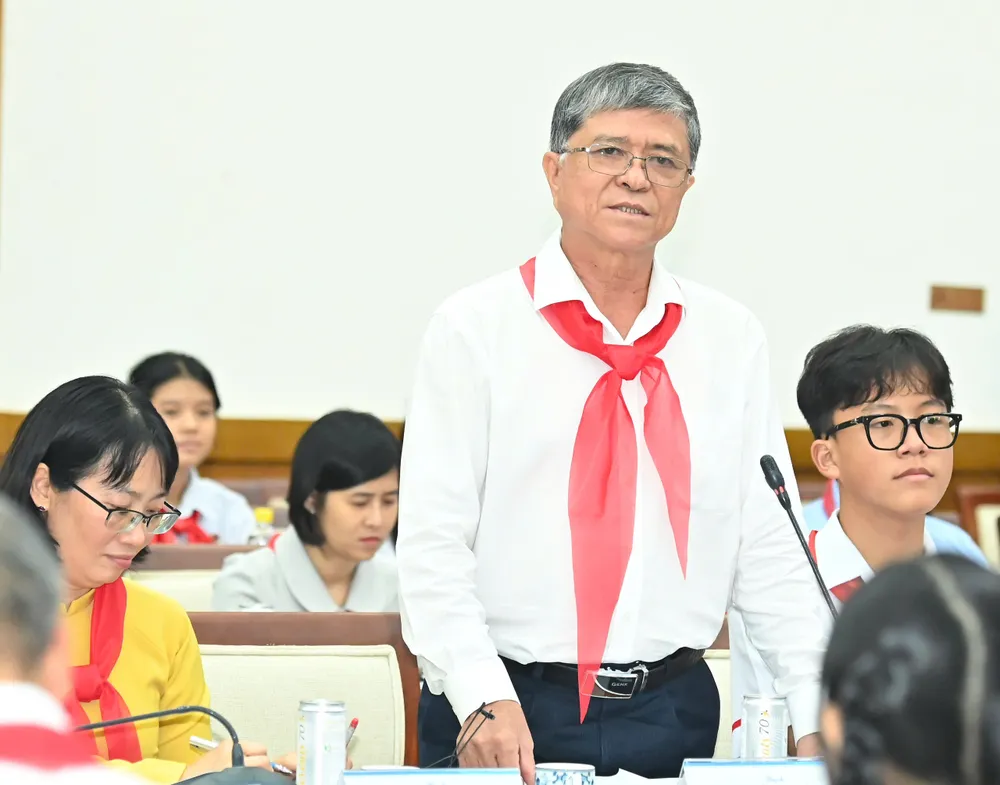 Giám đốc Sở GD-ĐT Nguyễn Văn Hiếu phát biểu tại chương trình. Ảnh: VIỆT DŨNG z6654311565561_fd69c67bce2833953154705bcdeca346.jpg