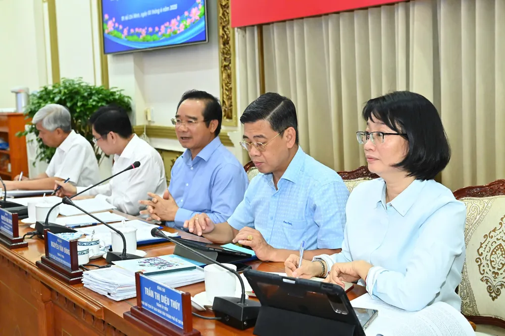 Đồng chí Nguyễn Văn Được cùng các Phó Chủ tịch UBND TPHCM chủ trì phiên họp. Ảnh: VIỆT DŨNG z6666582276838_a9687f998907e95489ede068ed12faf0.jpg
