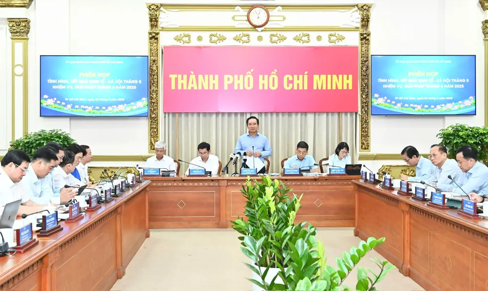 Quang cảnh phiên họp. Ảnh: VIỆT DŨNG z6667272544010_c7e0f044472619c000cbbf4738730402.jpg
