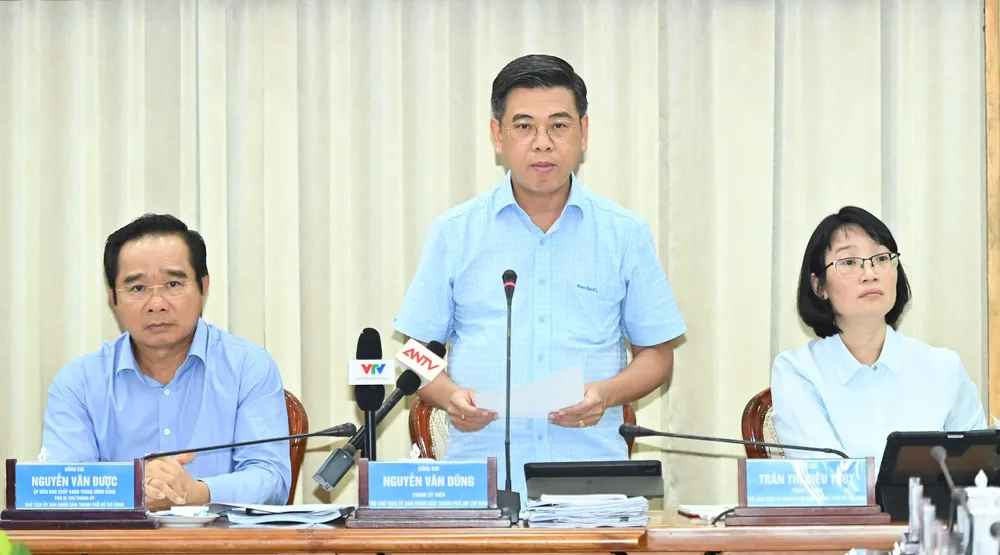 Phó Chủ tịch UBND TPHCM Nguyễn Văn Dũng phát biểu. Ảnh: VIỆT DŨNG z6667272612353_90788b9384cea3d450298b6c09561ff3.jpg