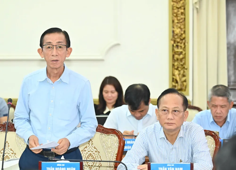 PGS-TS Trần Hoàng Ngân phát biểu. Ảnh: VIỆT DŨNG z6667272645645_7a8a454b24e01fe3c340f28e0f1c1d71.jpg