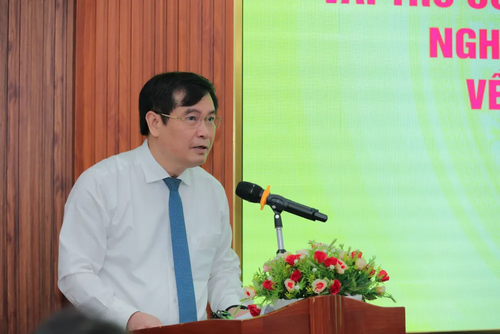 Comrade Phan Xuan Thuy speaks at the seminar. Photo: UVNUHCM-USSH azfgFSzr1k4xm-xdEgwLo4Kf.jpg