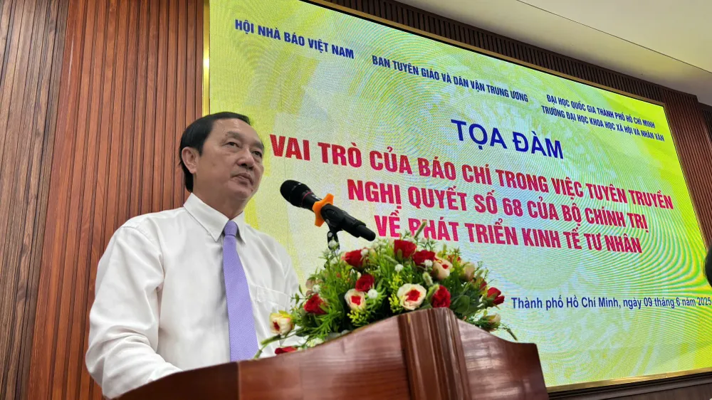 Deputy Head of the Central Propaganda and Mass Mobilization Commission Huynh Thanh Dat speaks at the seminar. Photo: VGP/LN z66874271756802aeace46fb7aef1279c0855f6753246d-1749458647094697576851.jpg