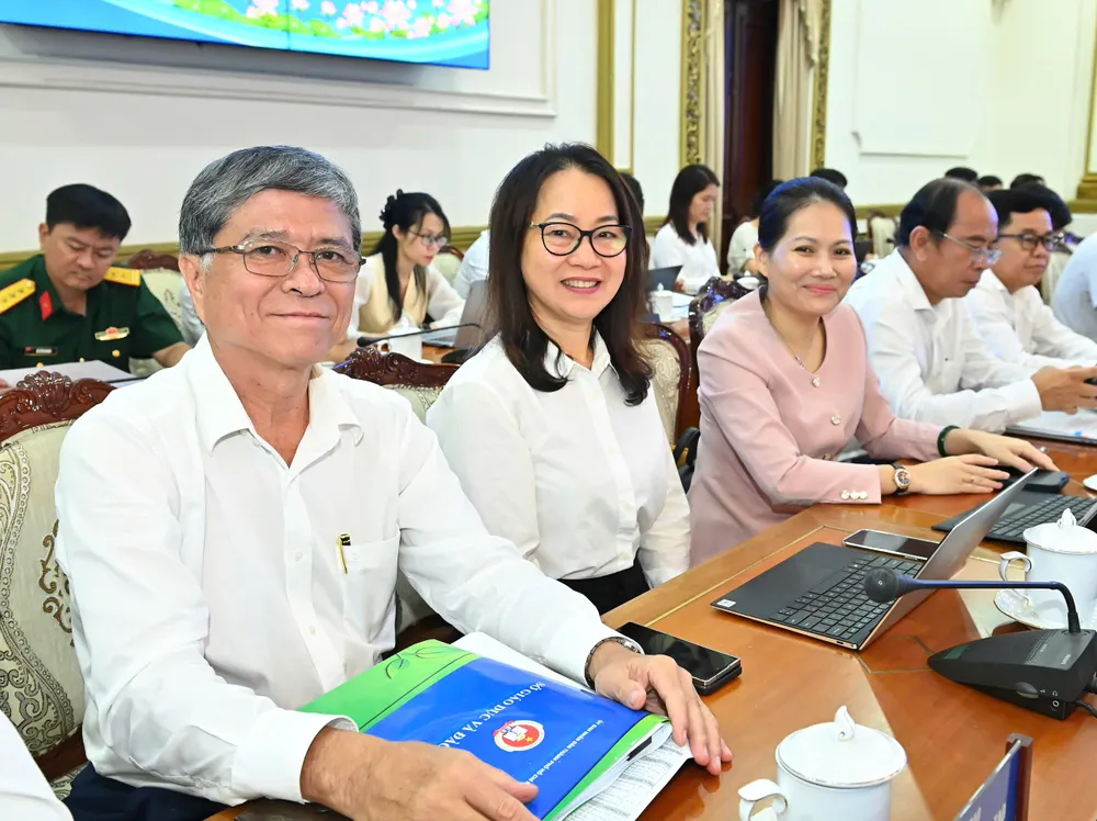 Lãnh đạo các sở, ngành dự hội nghị. Ảnh: VIỆT DŨNG z6709365504650_99ffa1252a1103bf781a4ebdba900220.jpg