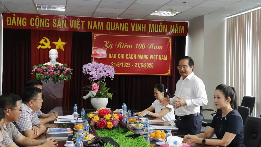 Đồng chí Nguyễn Văn Được phát biểu chúc mừng Tạp chí Cộng sản z6713884803383_440cf54764b48b838a99284cce13d8b5.jpg