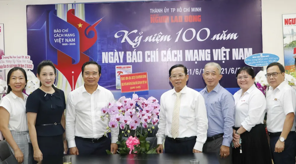 Đồng chí Nguyễn Văn Được thăm, chúc mừng Báo Người Lao Động z6713884833081_d5e1a240000a3d24cf62b17c96813996.jpg