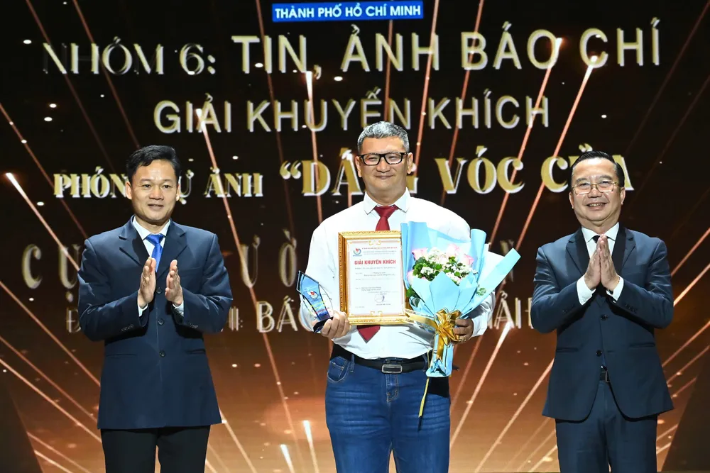 Representative of the group of authors of the photo report z6720757043760_d2c8b7483e1847e4e45388084cb9e8ef.jpg
