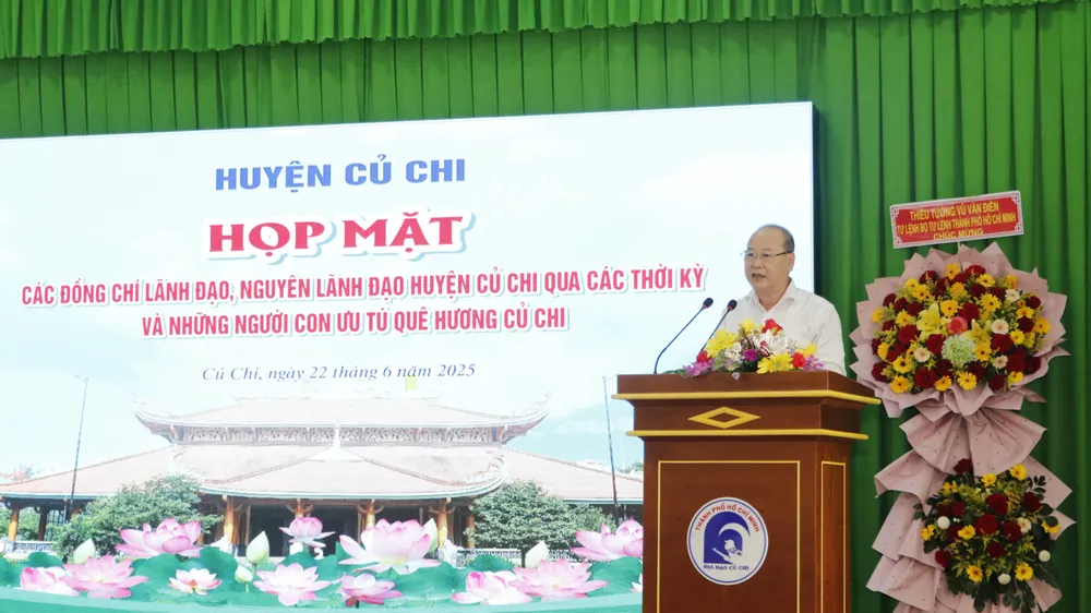 Bí thư Huyện ủy, Chủ tịch HĐND huyện Củ Chi Nguyễn Quyết Thắng phát biểu tại buổi họp mặt 1.JPG