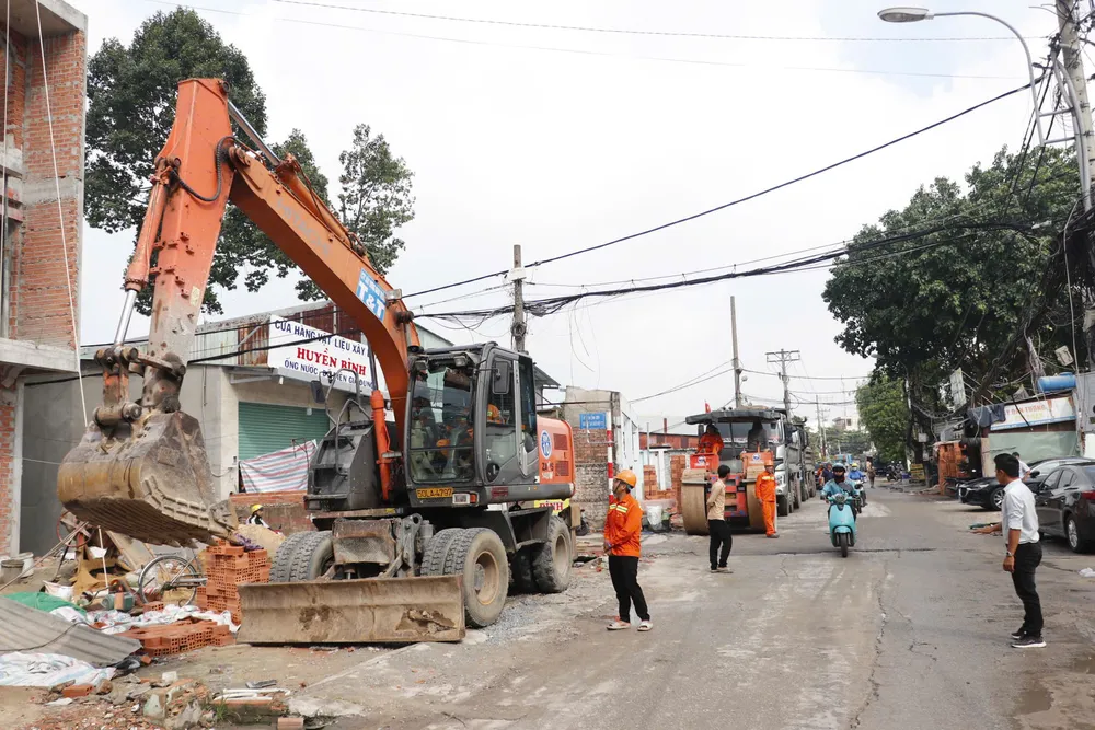 Máy móc chuẩn bị thi công dự án z6746850166152_e6bd5facd873902fd4a45044bb46e5bf.jpg