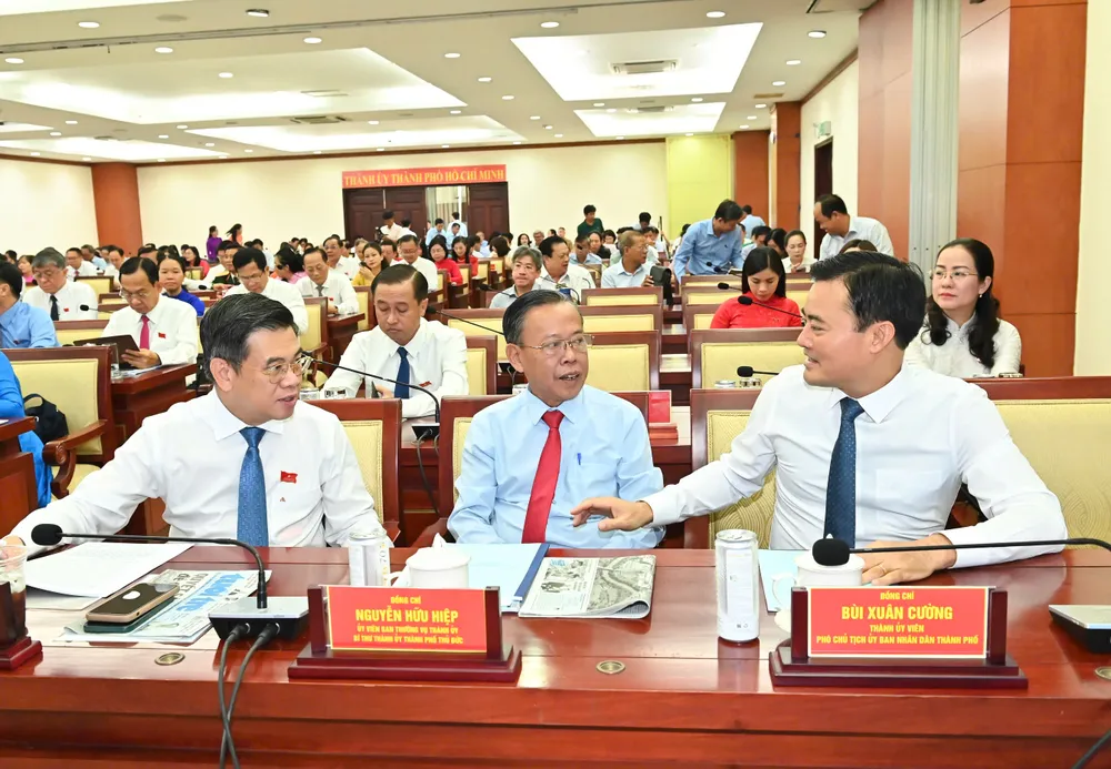 Các đại biểu dự kỳ họp. Ảnh: VIỆT DŨNG z6749803373922_3e61455b4ef48e3c8abf38306d6054fb.jpg
