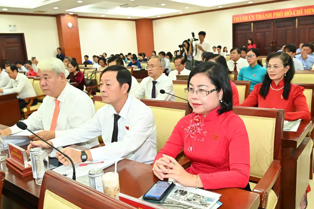 Đại biểu dự kỳ họp. Ảnh: VIỆT DŨNG z6749803410396_2402f80f19d77c575736512cd771ebad.jpg