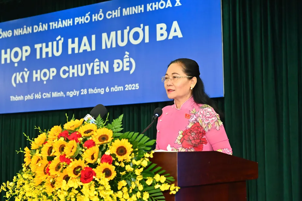 Đồng chí Nguyễn Thị Lệ phát biểu bế mạc kỳ họp. Ảnh: VIỆT DŨNG z6750264434140_0290408054edc7dbf1797a22e19ac48e.jpg