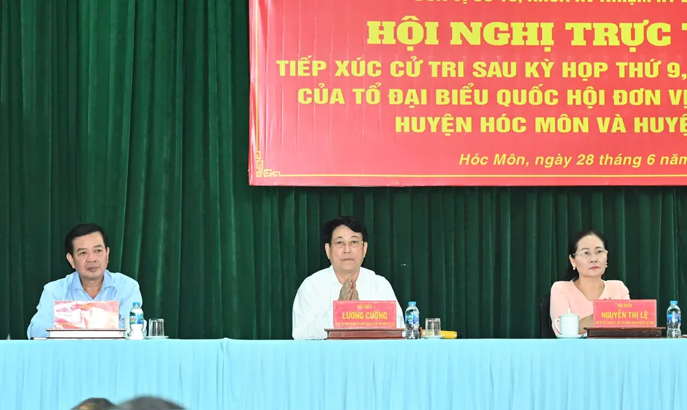 Tổ ĐBQH TPHCM đơn vị số 10 tiếp xúc cử tri huyện Hóc Môn, huyện Củ Chi. Ảnh: VIỆT DŨNG z6750935060877_72587e9b834d6944a3dc0905e48d72dd.jpg