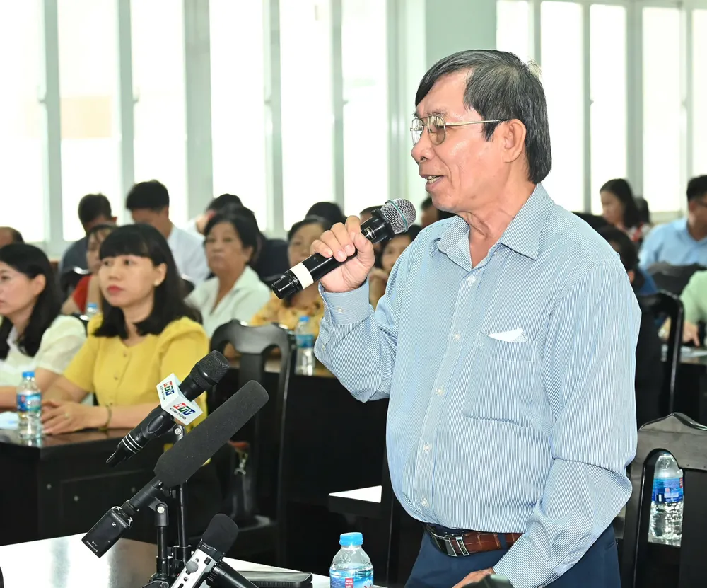 Wähler äußern ihre Meinung. Foto: VIET DUNG z6751493259102_994066ebb6b0611170196d7cf55e23d6.jpg