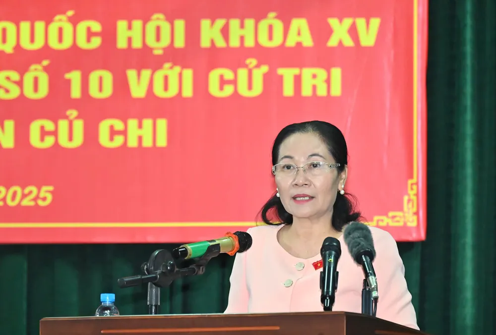Die Abgeordnete der Nationalversammlung, Nguyen Thi Le, spricht. Foto: VIET DUNG z6751493291839_5574559e141ed2c7d4f5d2ba7b9fd934.jpg