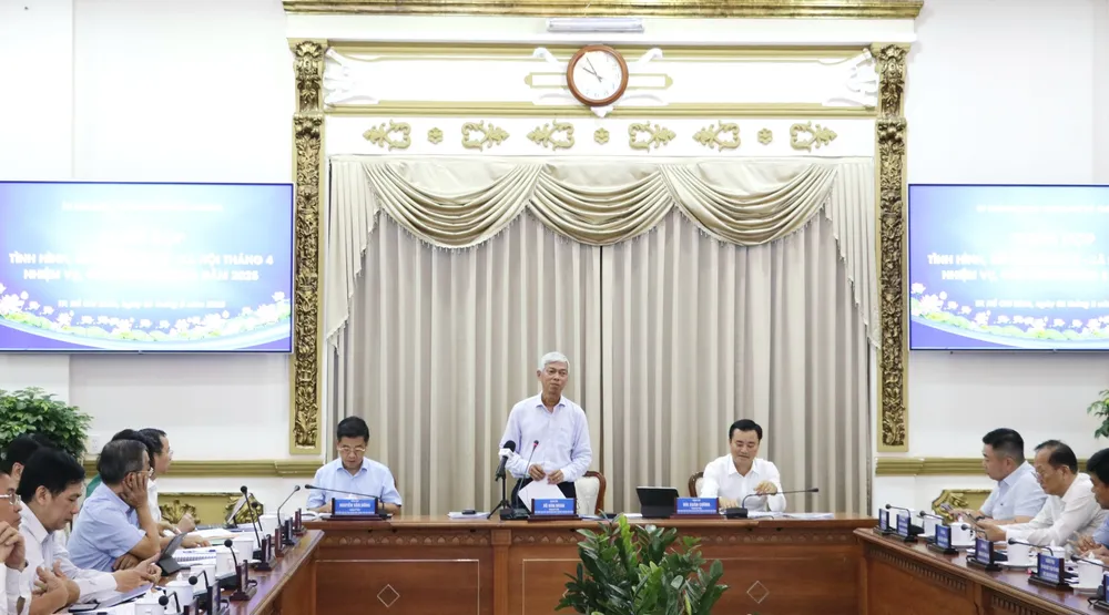 Các Phó Chủ tịch UBND TPHCM: Võ Văn Hoan, Nguyễn Văn Dũng, Bùi Xuân Cường, điều hành phiên họp tình hình, kết quả kinh tế - xã hội tháng 4, 4 tháng đầu năm; nhiệm vụ, giải pháp trọng tâm tháng 5-2025 _MG_6129.JPG