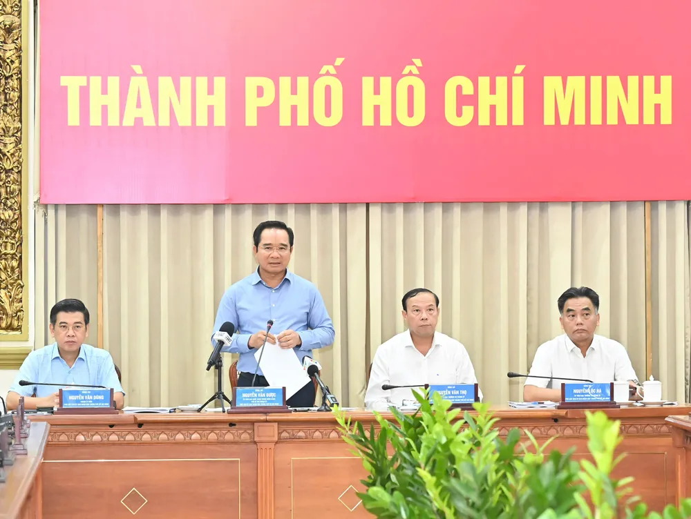 Thường trực UBND TPHCM chủ trì phiên họp. Ảnh: VIỆT DŨNG z6770351021212_b6ab63e424378c04c4e8d954d1ea07ed.jpg
