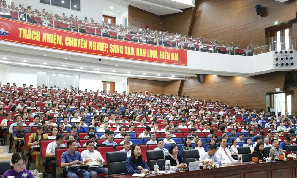 Quang cảnh buổi tập huấn tại điểm cầu Học viện Cán bộ TPHCM 728de2a2335e8500dc4f.jpg