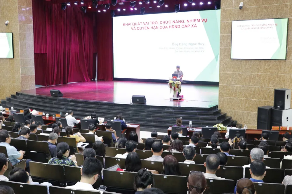 Báo cáo viên Đặng Ngọc Huy, Phó Chủ nhiệm Ủy ban Công tác đại biểu của Quốc hội, chia sẻ về vai trò, chức năng, nhiệm vụ, quyền hạn của HĐND cấp xã 9b002322fede488011cf.jpg