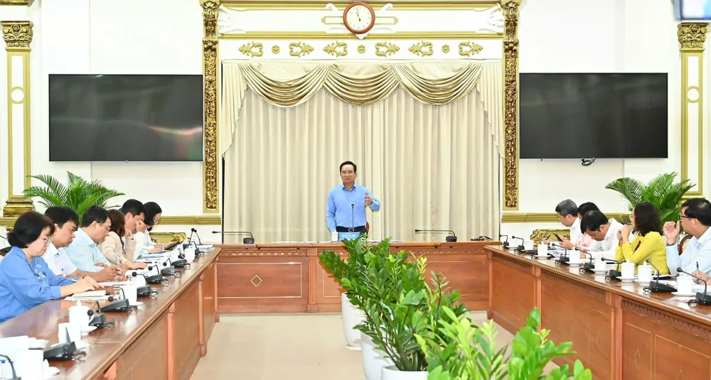Đồng chí Nguyễn Văn Được phát biểu tại buổi làm việc. Ảnh: VIỆT DŨNG z6858952874087_3c75372adadedf29f557ee6b9b91865f.jpg