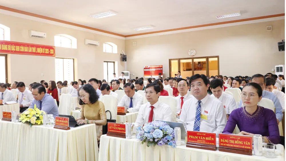 Đại biểu dự đại hội 14.JPG