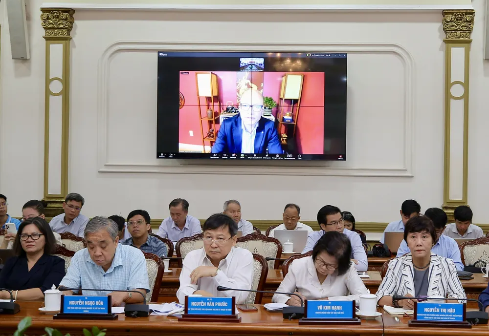 Chuyên gia tham dự hội nghị. Ảnh: DŨNG PHƯƠNG ad03aca371abf9f5a0ba.jpg