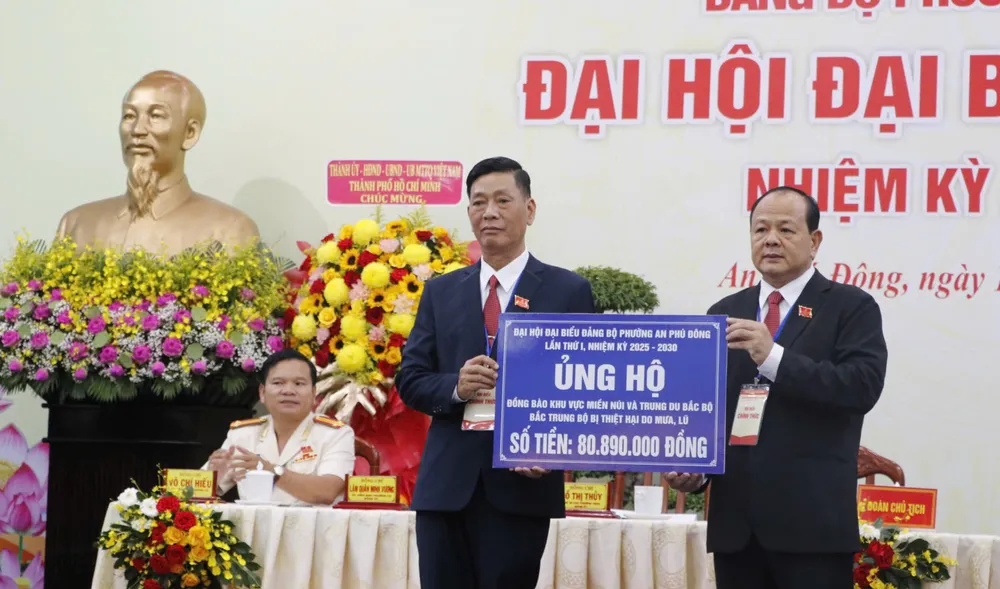 Tại đại hội, các đại biểu đã ủng hộ hơn 80 triệu đồng hỗ trợ đồng bào khu vực miền núi, trung du Bắc bộ, Bắc Trung bộ khắc phục thiệt hại do mưa, lũ z6923162580096_913b1e94022930a74cf935f24b8d8080.jpg