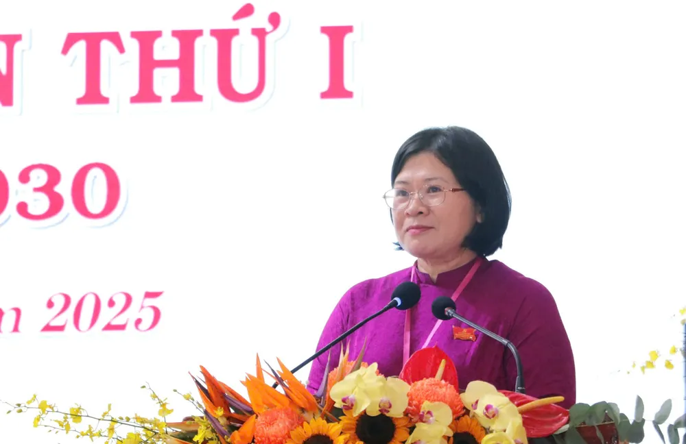 Đồng chí Văn Thị Bạch Tuyết phát biểu chỉ đạo z6925634526336_7706b6eda3f118f76a003a345aff8075.jpg