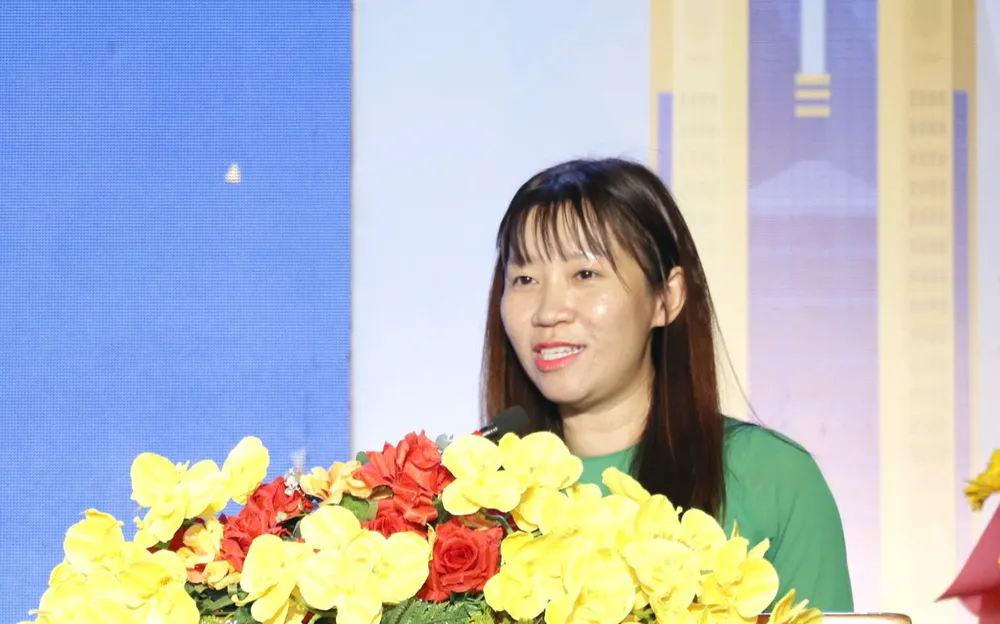 Chủ tịch UBND xã Đông Thạnh Nguyễn Mậu Phương Quỳnh phát biểu tại buổi lễ z6927506284432_297943c5050372ae3949ba867d153090.jpg