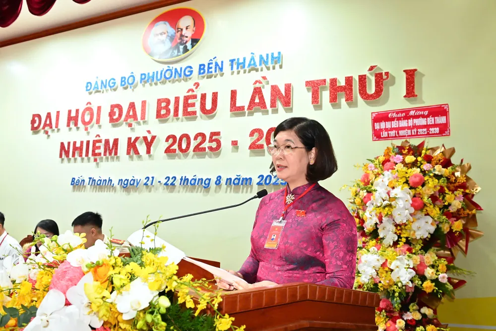 Bí thư Đảng ủy phường Bến Thành Hoàng Thị Tố Nga phát biểu. Ảnh: VIỆT DŨNG 2.jpg