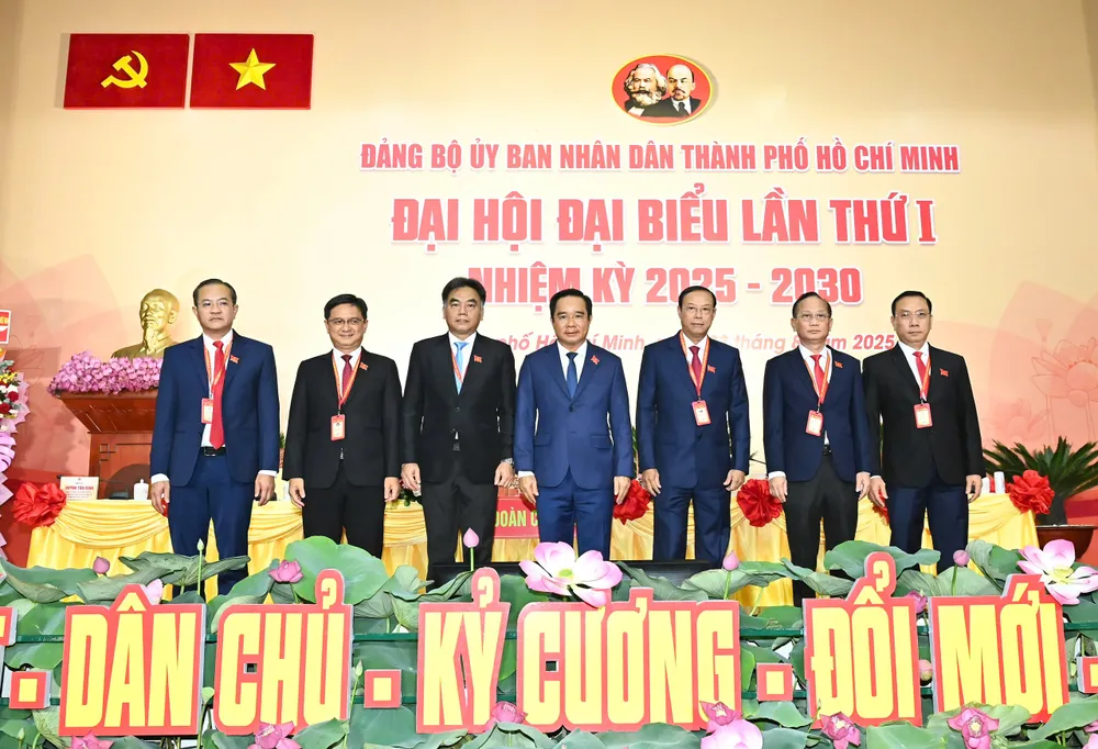 Đoàn Chủ tịch điều hành đại hội. Ảnh: VIỆT DŨNG z6936670289468_6386037b3355cbacbd08f6e75b0f6959.jpg