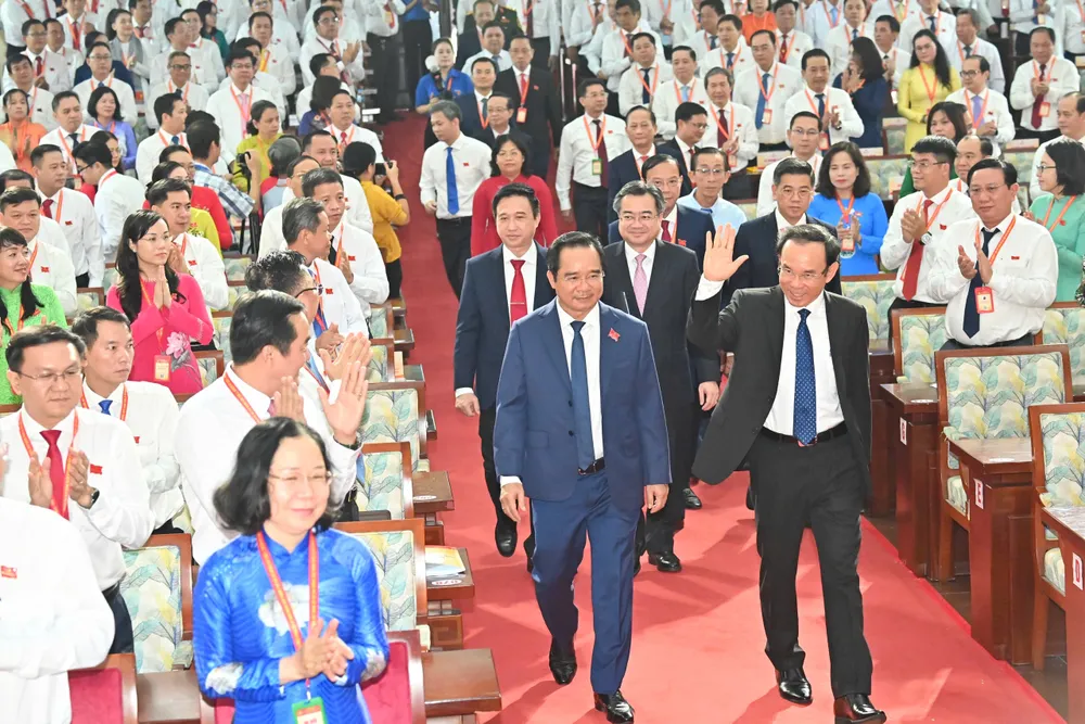 Bí thư Thành ủy TPHCM Nguyễn Văn Nên cùng các đại biểu dự đại hội. Ảnh: VIỆT DŨNG z6936702082481_adb2494af6cf528348d9524aa587f108.jpg