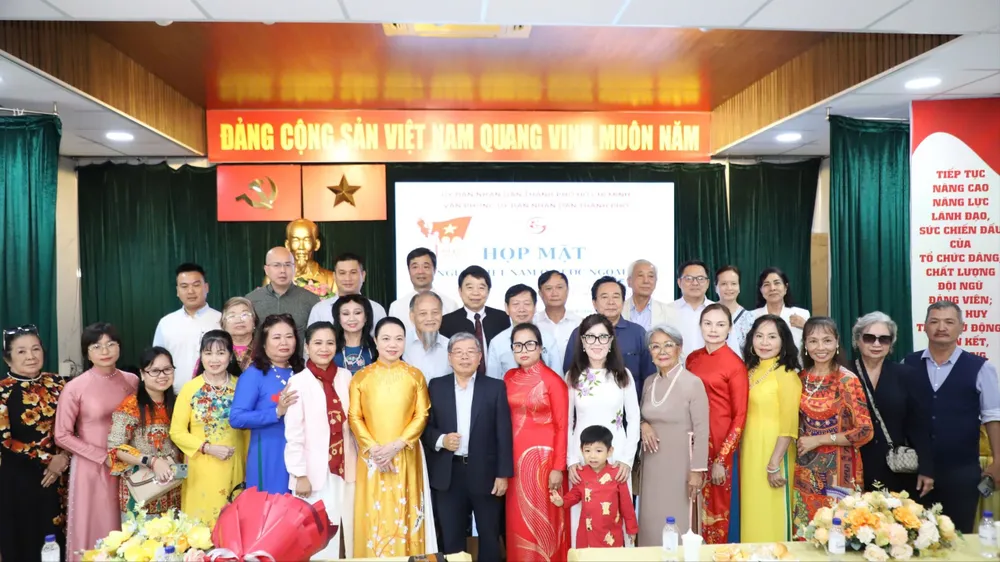 Các đại biểu tham dự họp mặt z6949343117242_5589dcf5a04f5ad0dc30c8b964eae639.jpg