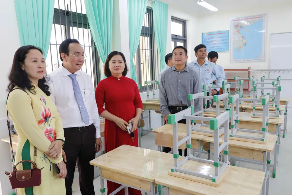 Các phòng học được trang bị đầy đủ cơ sở vật chất z6957464735382_eee2f614a5fb2521e5df821ce63df792.jpg