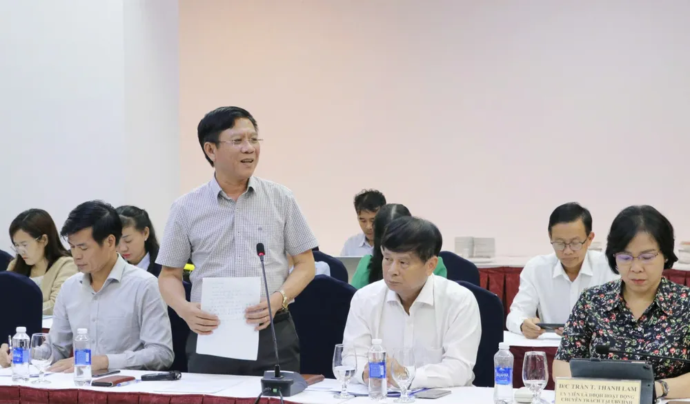 Phó Giám đốc Sở VH-TT TPHCM Nguyễn Ngọc Hồi góp ý z7000750236570_54c79b7ca1cd5f305465b31b1f997403.jpg