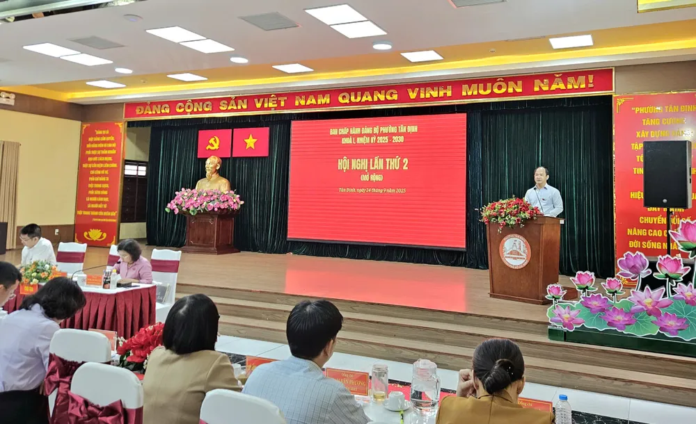 Bí thư Đảng ủy phường Tân Định Lê Đức Thanh phát biểu tại hội nghị z7044572779424_8620caefc6feddbe5815f6832e0dc414.jpg