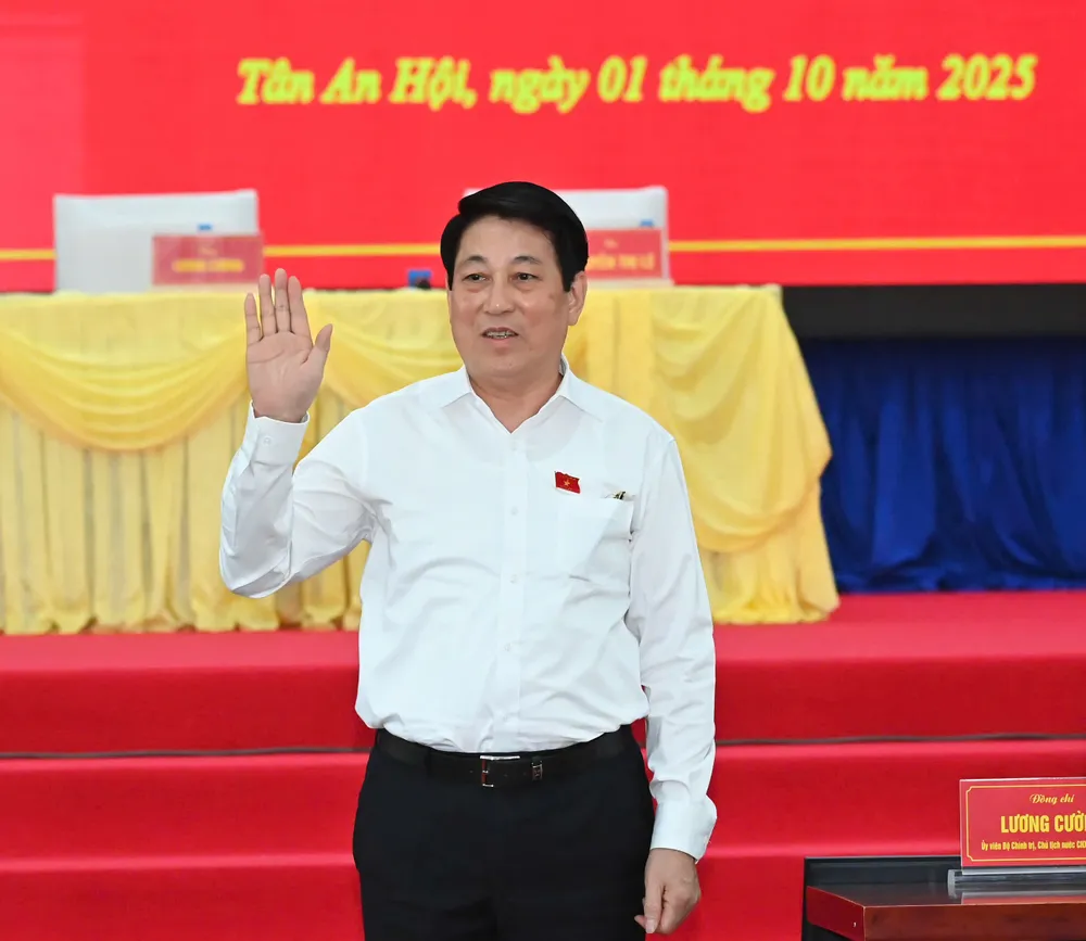 Chủ tịch nước Lương Cường tại buổi tiếp xúc cử tri. Ảnh: VIỆT DŨNG z7069625094385_bb7047d621d217ad1e9d784d09c5d257.jpg